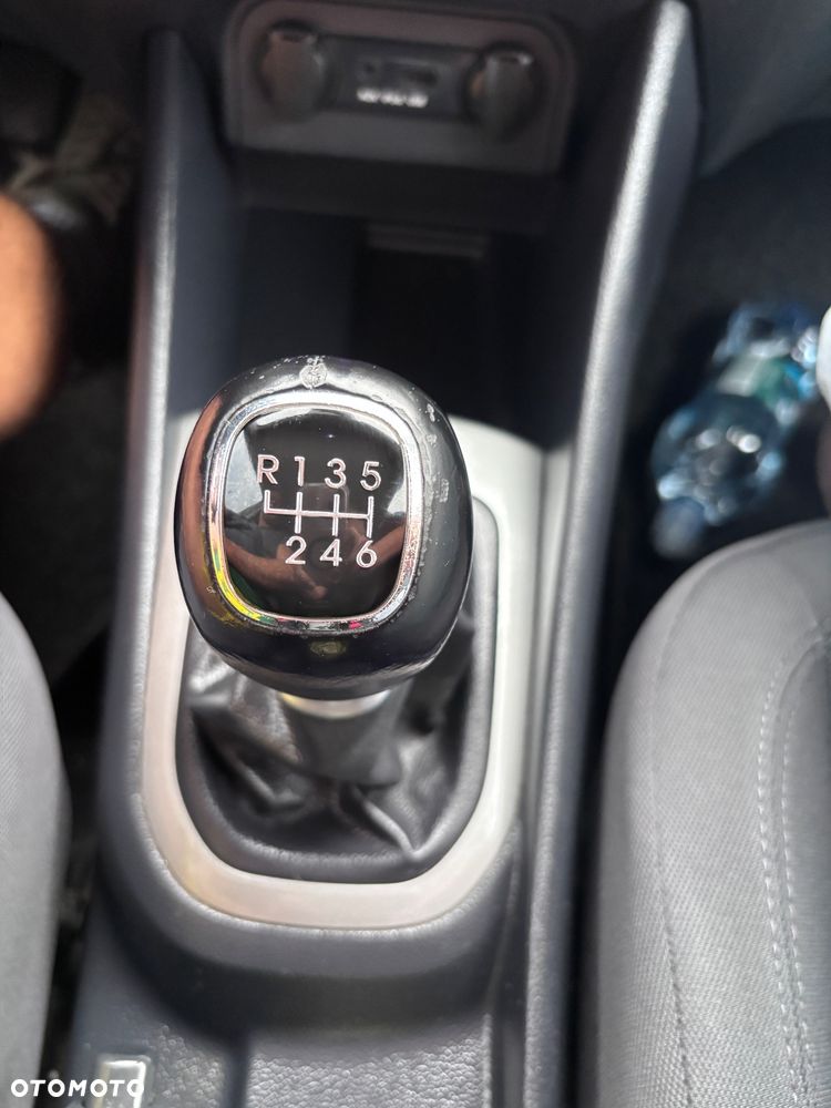 Kia Rio 1.4 M - 8