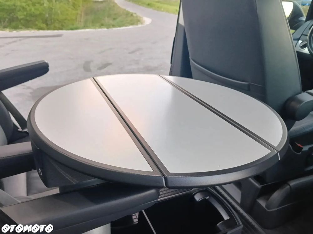 Volkswagen Multivan - 22