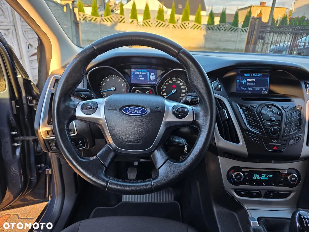 Ford Focus 1.0 EcoBoost Ambiente - 32