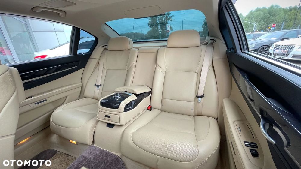 BMW Seria 7 750Li - 21