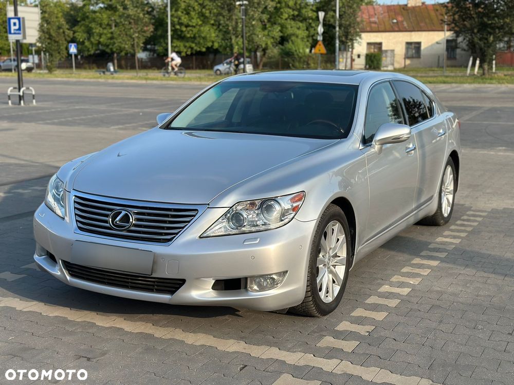 Lexus LS 460 AWD - 1