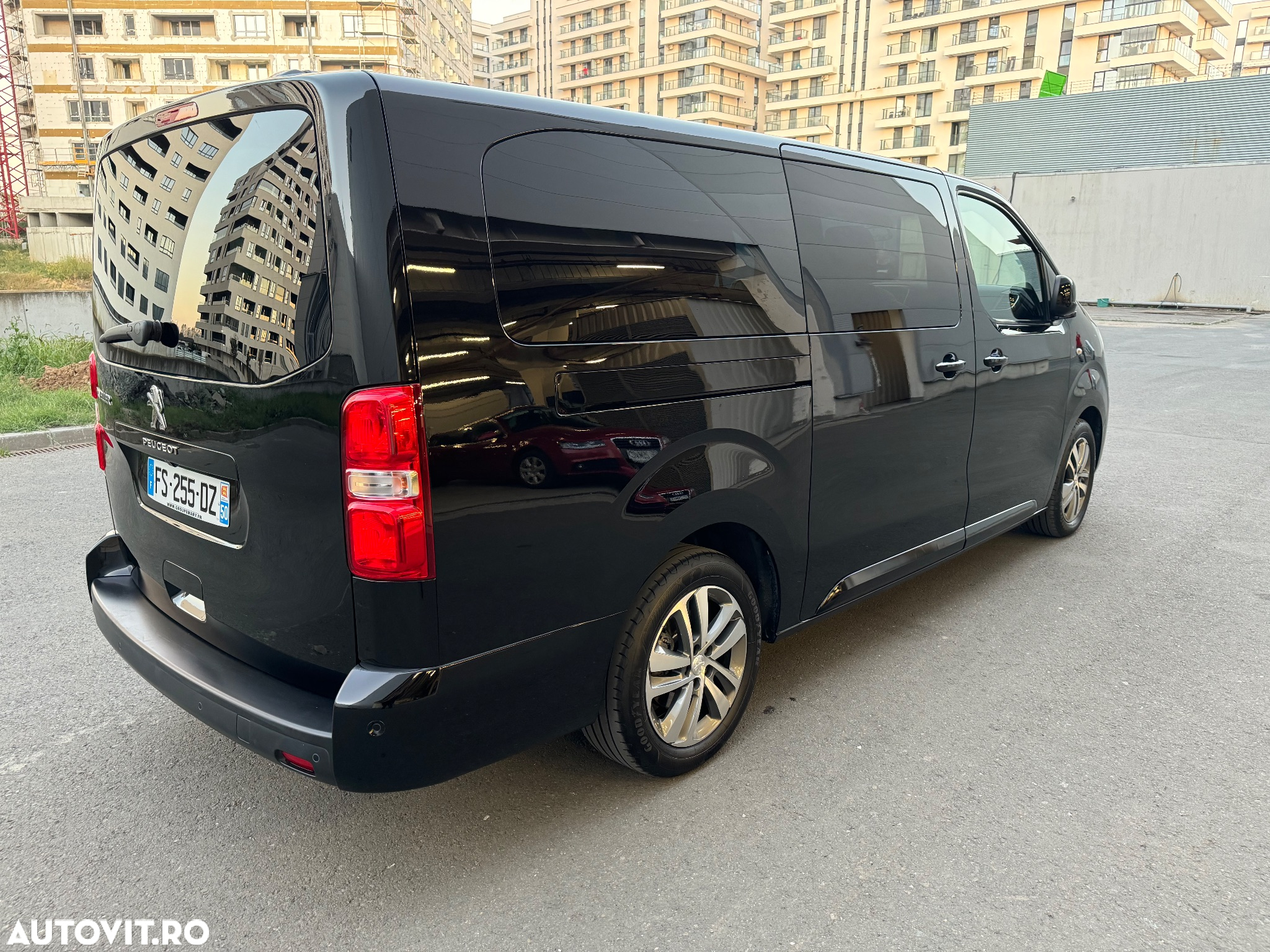 Peugeot Traveller L2 2.0 BlueHDi 180 S&S EAT8 Business VIP - 3
