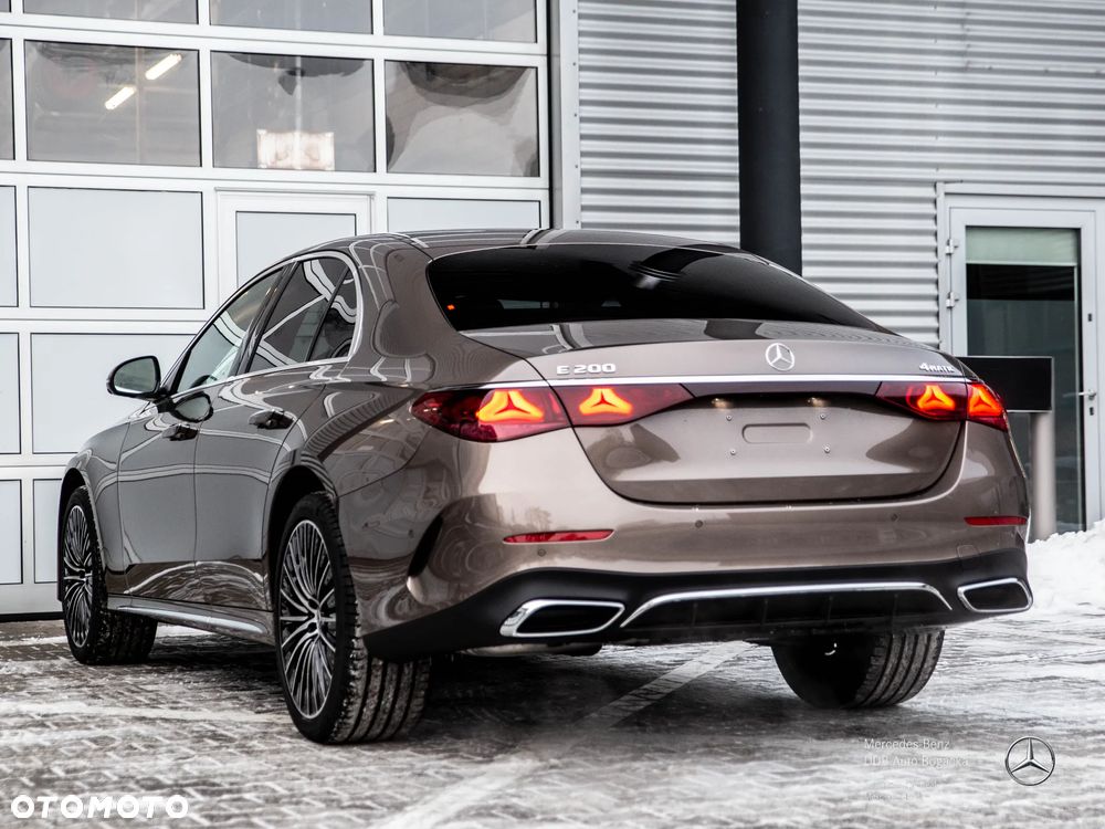 Mercedes-Benz Klasa E 200 mHEV 4-Matic AMG 9G-Tronic - 4