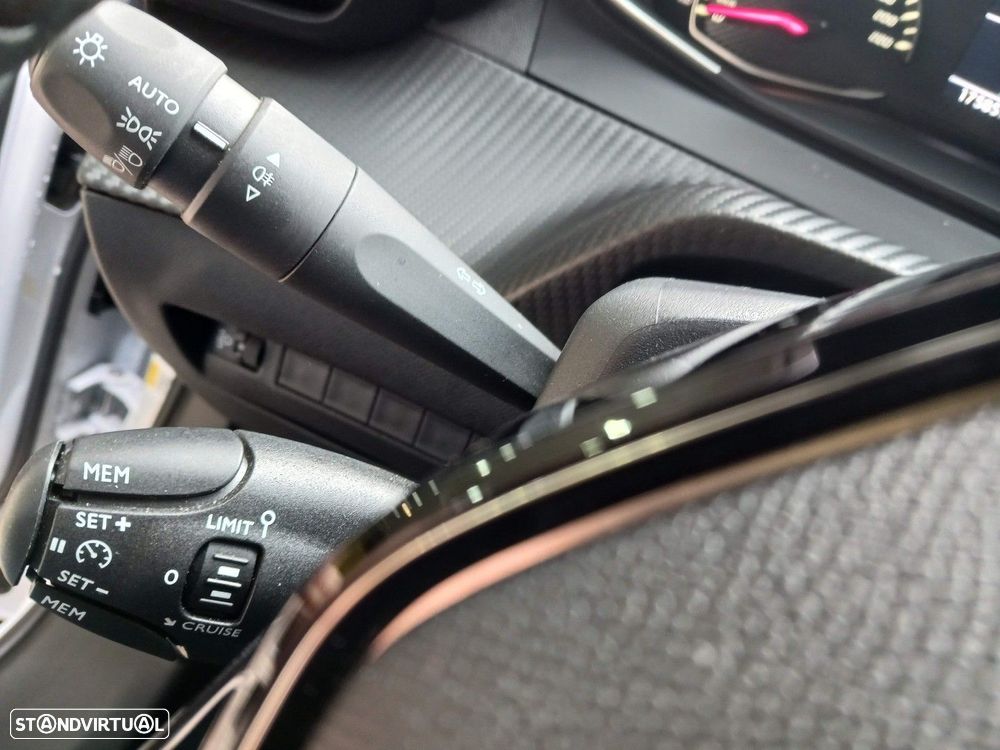 Peugeot 2008 1.2 PureTech Style - 25