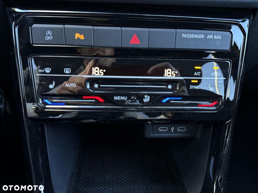 Volkswagen T-Cross - 23