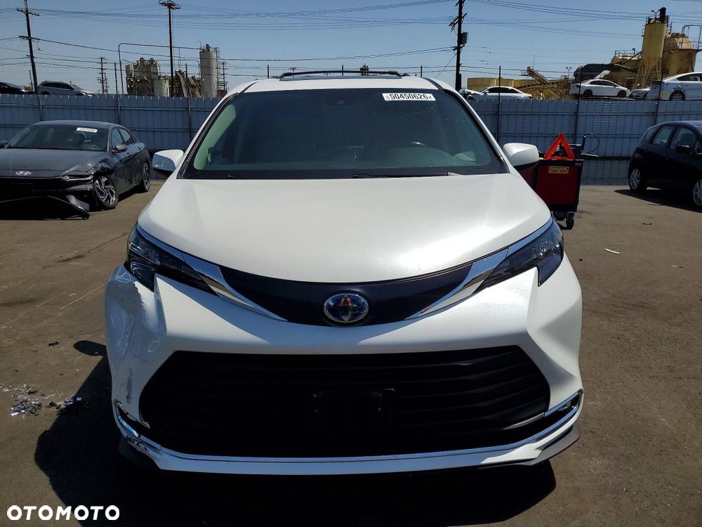 Toyota Sienna - 6