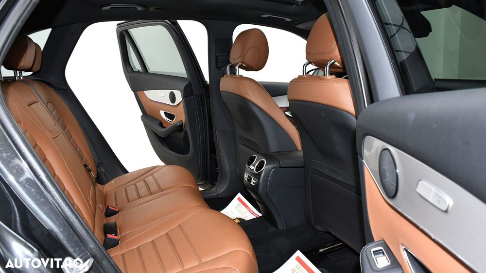Mercedes-Benz GLC 300 e 4Matic 9G-TRONIC AMG Line - 11