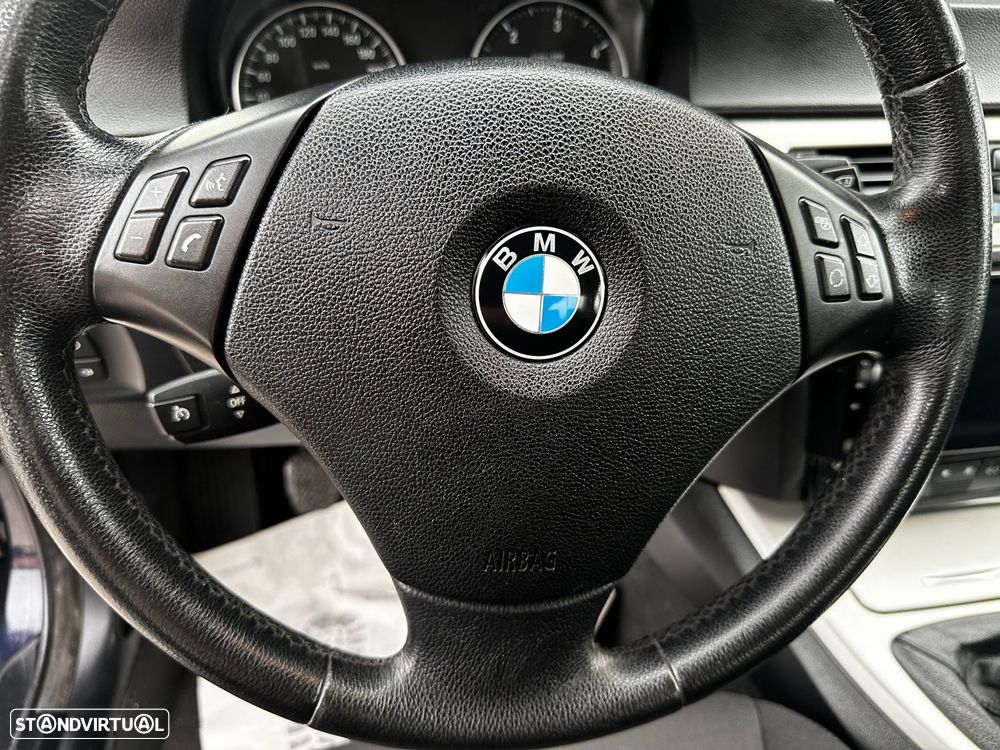 BMW 318 d Dynamic - 21
