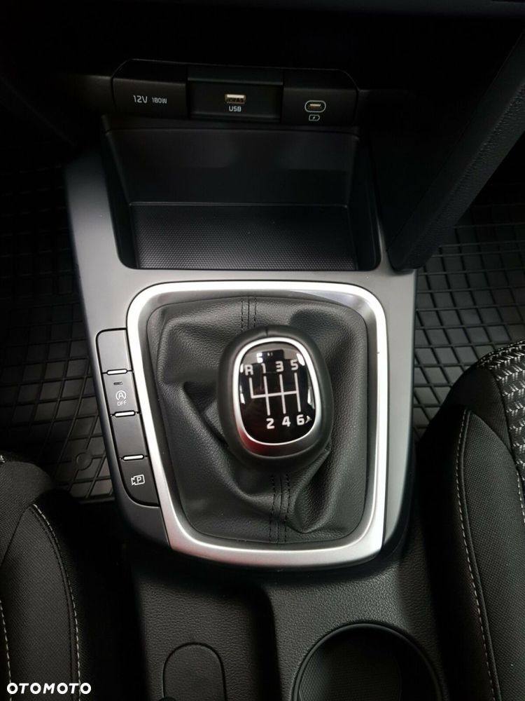 Kia Ceed - 26