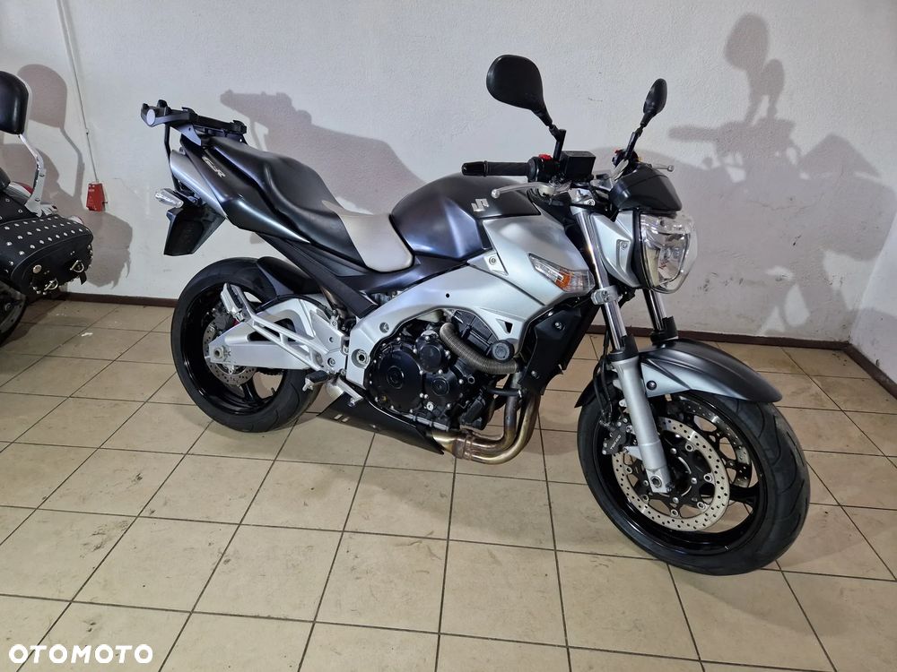 Suzuki GSR - 1