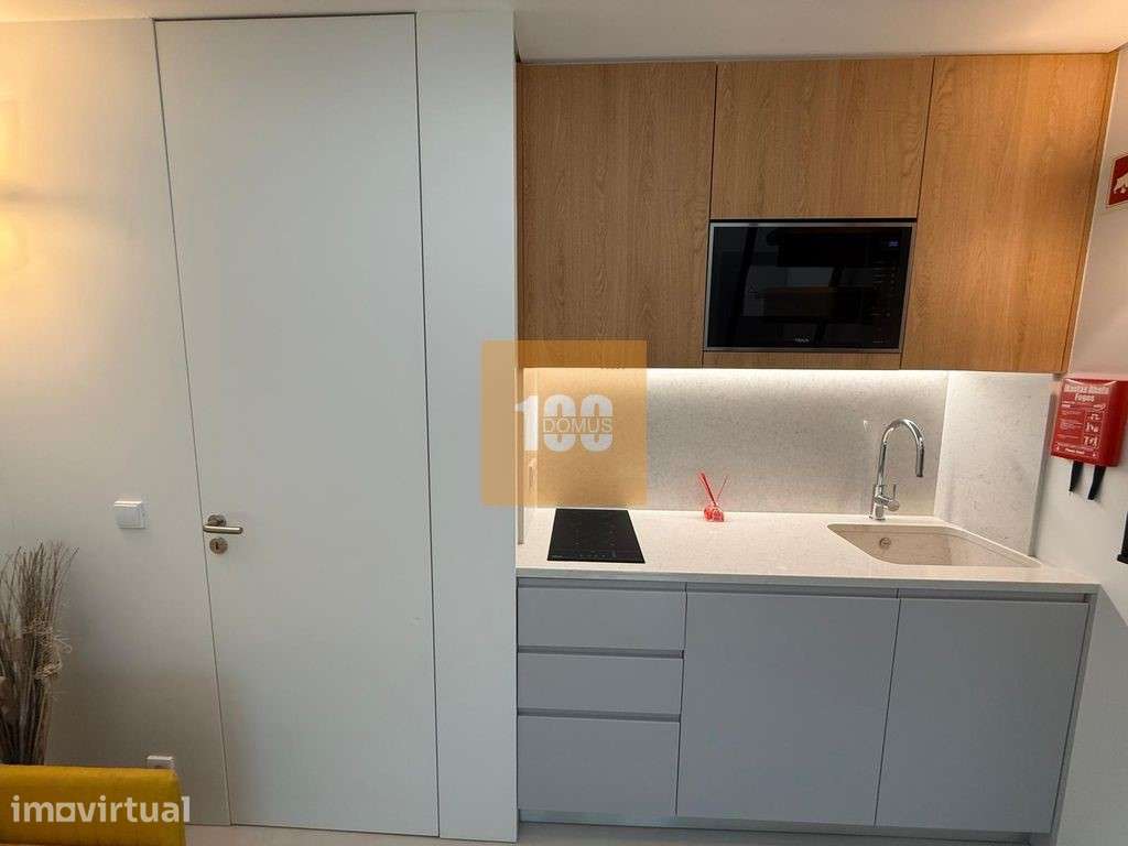 Moradia T0 Mezanino - Totalmente Mobilada e Equipada - Grande imagem: 2/26