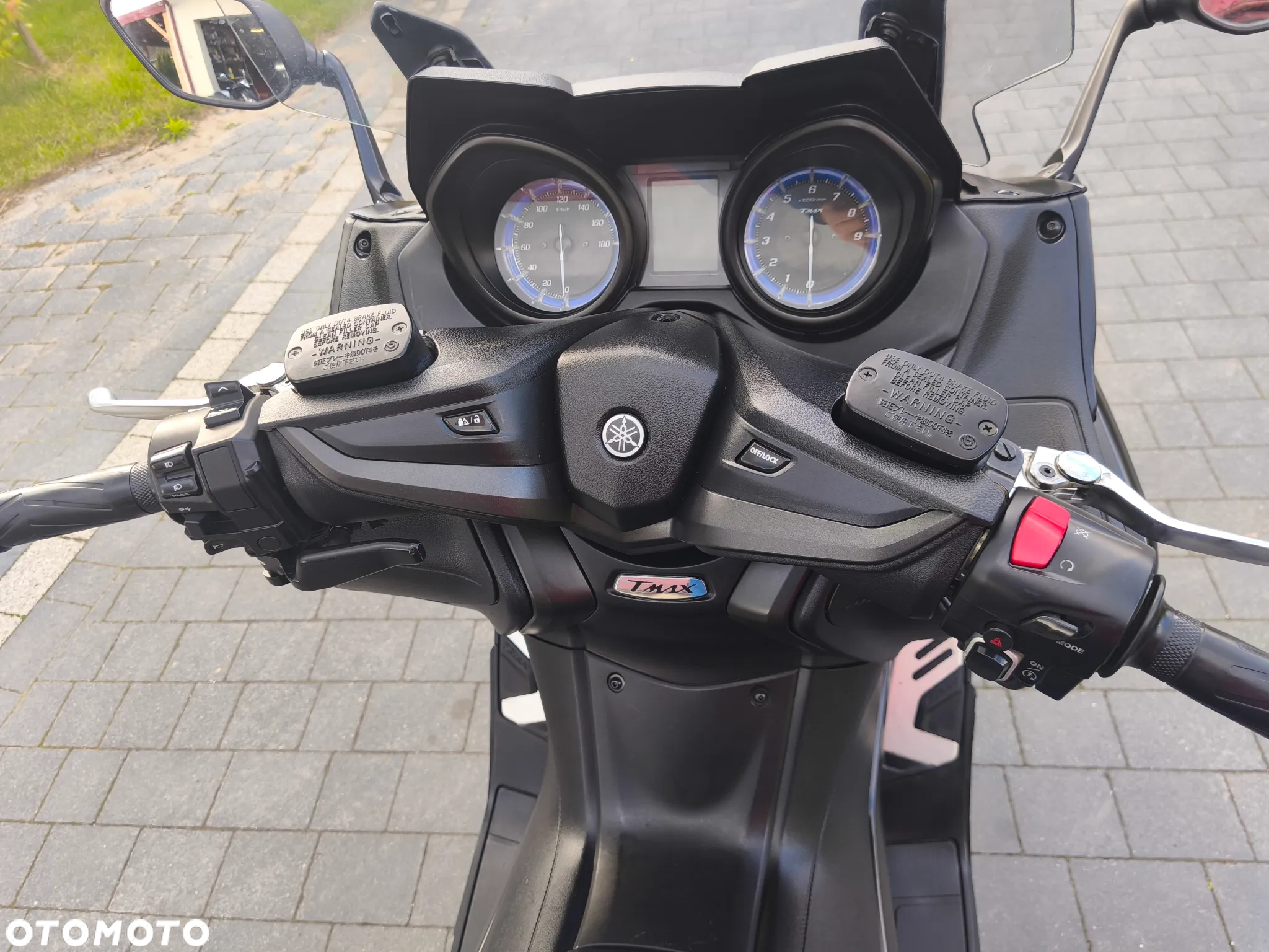 Yamaha Tmax - 12