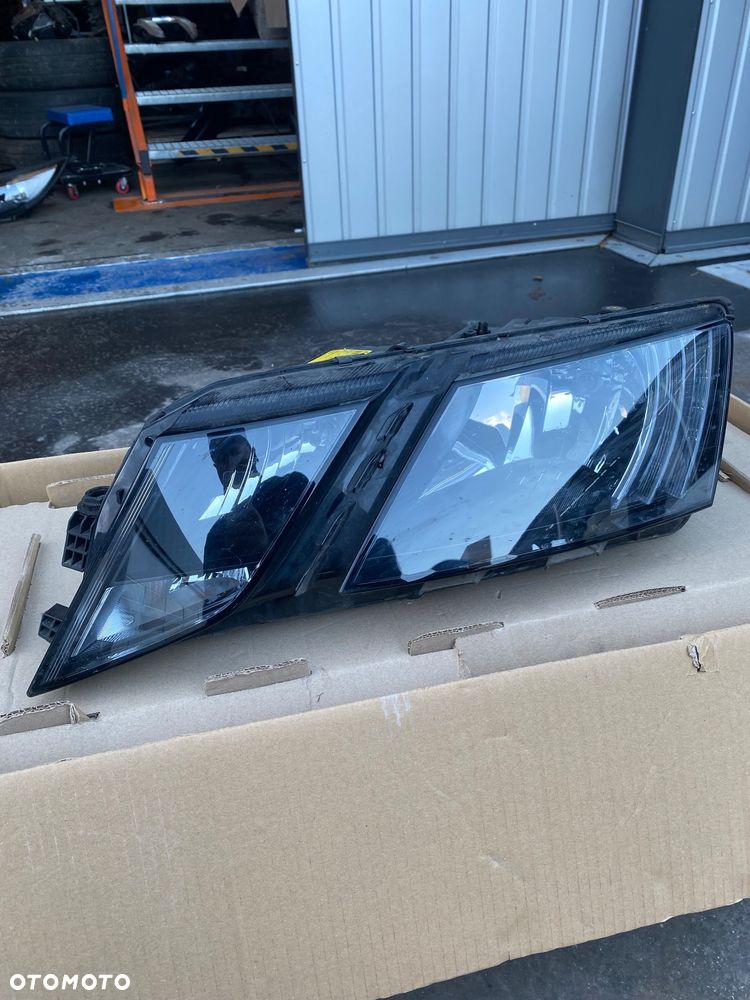 Skoda Octavia III 3 lift fl LAMPA PRZEDNIA LEWA  REFLEKTOR LEWY przedni  PRZÓD zwykła  EUROPA 5E1941015C Wwa - 1