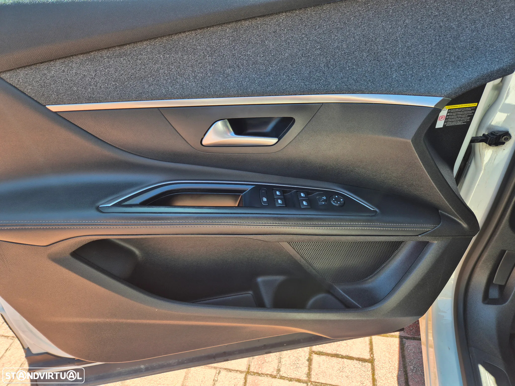 Peugeot 5008 1.5 BlueHDi Allure EAT8 - 27