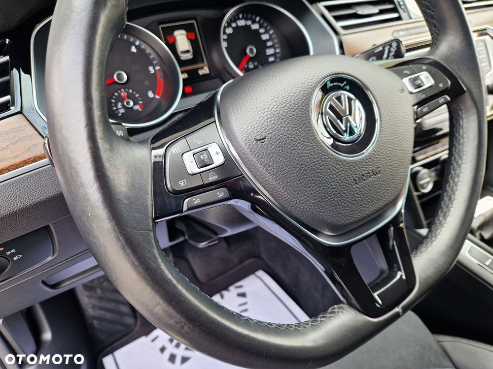 Volkswagen Passat 2.0 TDI (BlueMotion Technology) Highline - 28