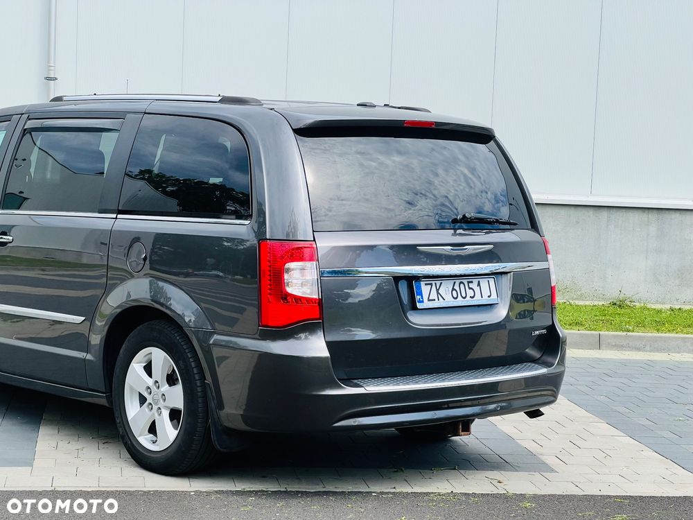 Chrysler Town & Country 3.6 Limited - 21