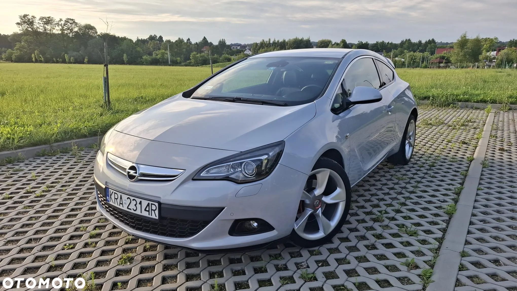 Opel Astra IV GTC 1.4 T Sport S&S - 1