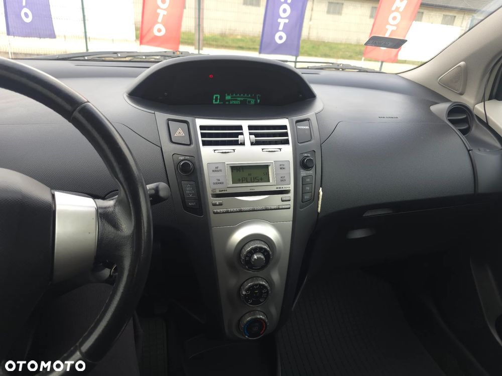 Toyota Yaris 1.3 Sol MM - 23