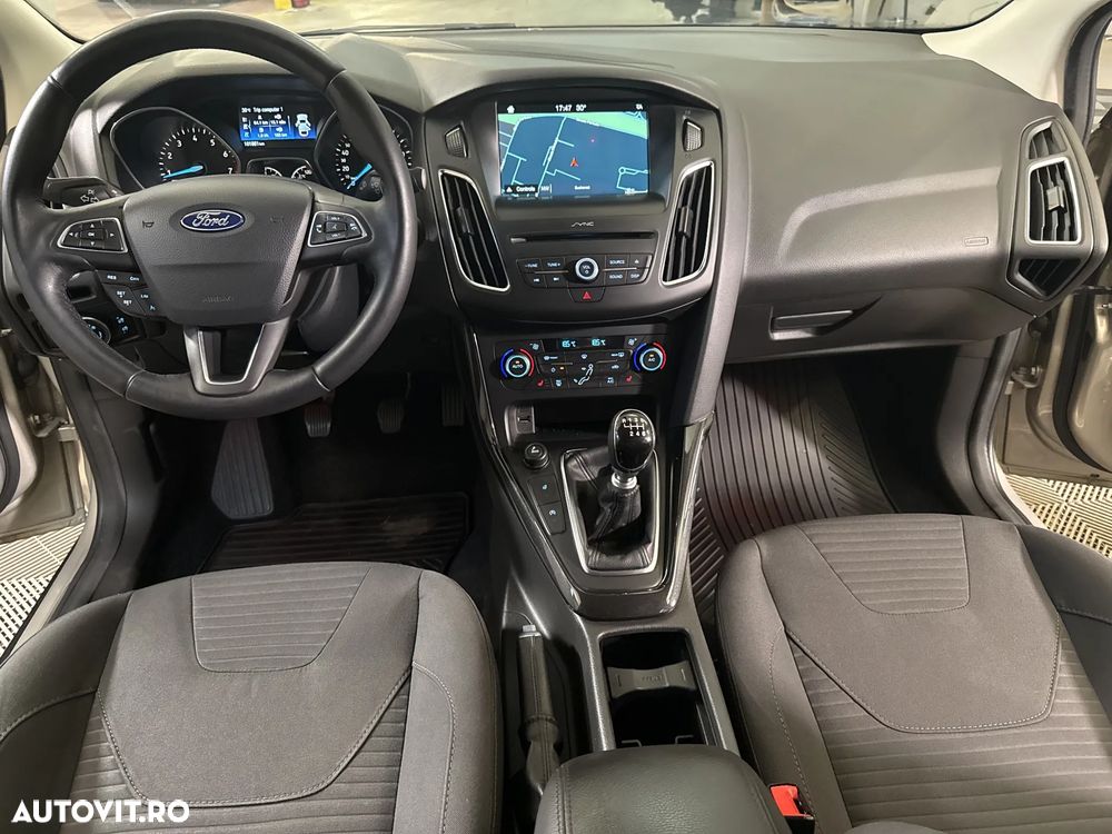 Ford Focus - 10