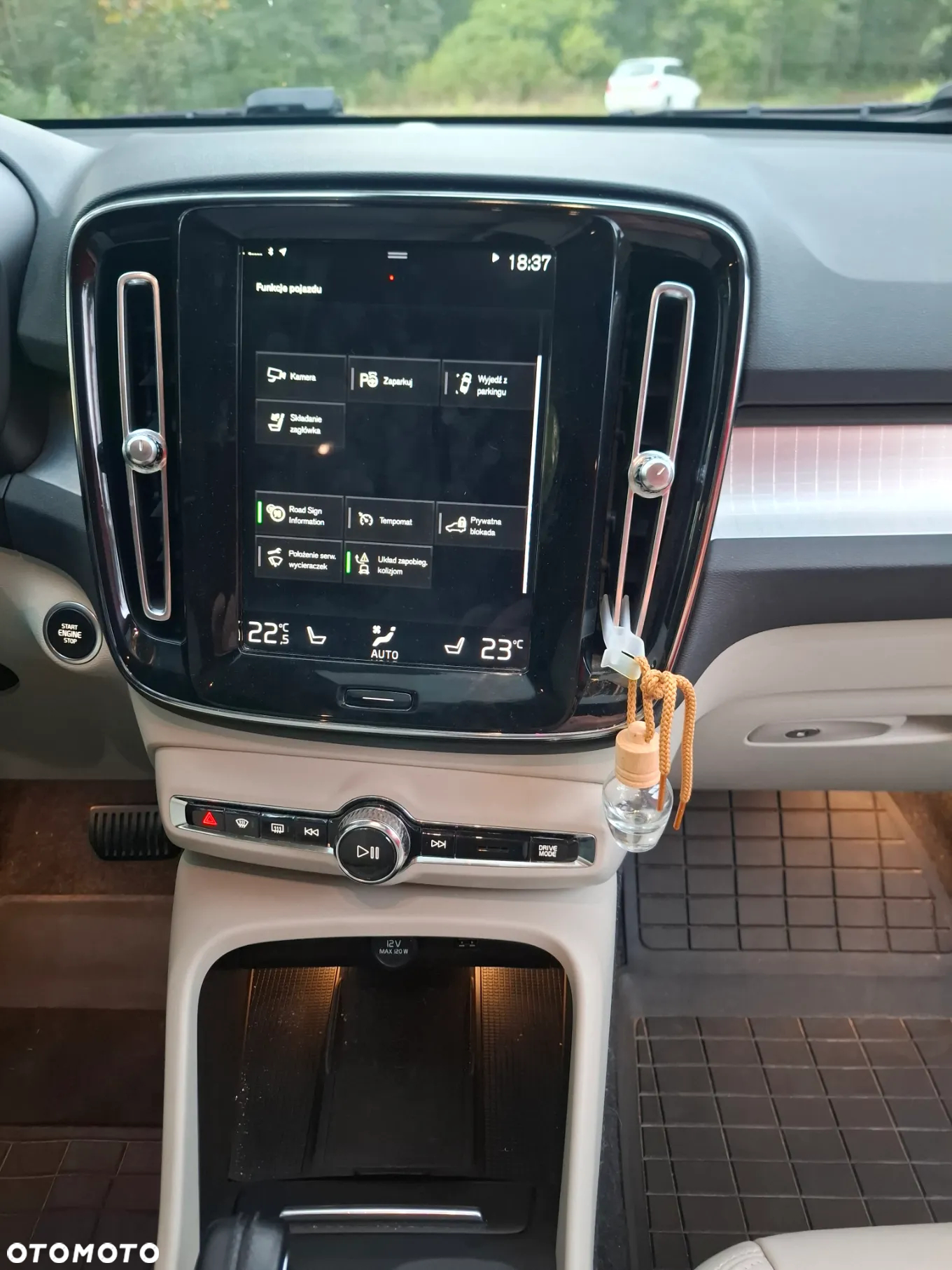 Volvo XC 40 T5 AWD Geartronic Momentum Pro - 22