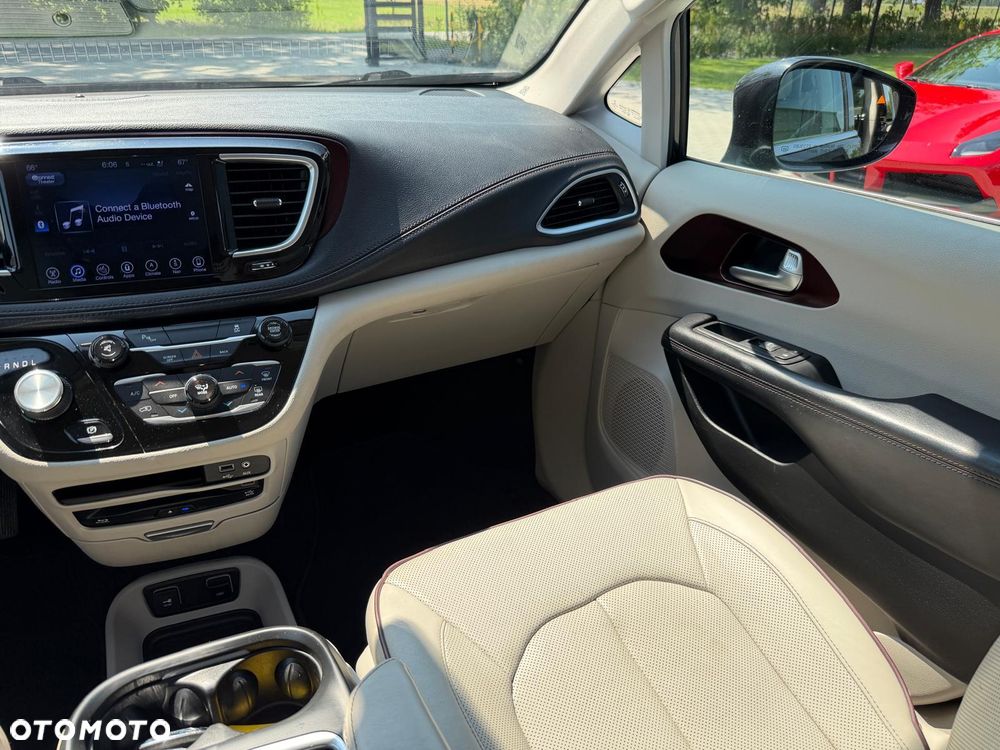 Chrysler Pacifica - 22