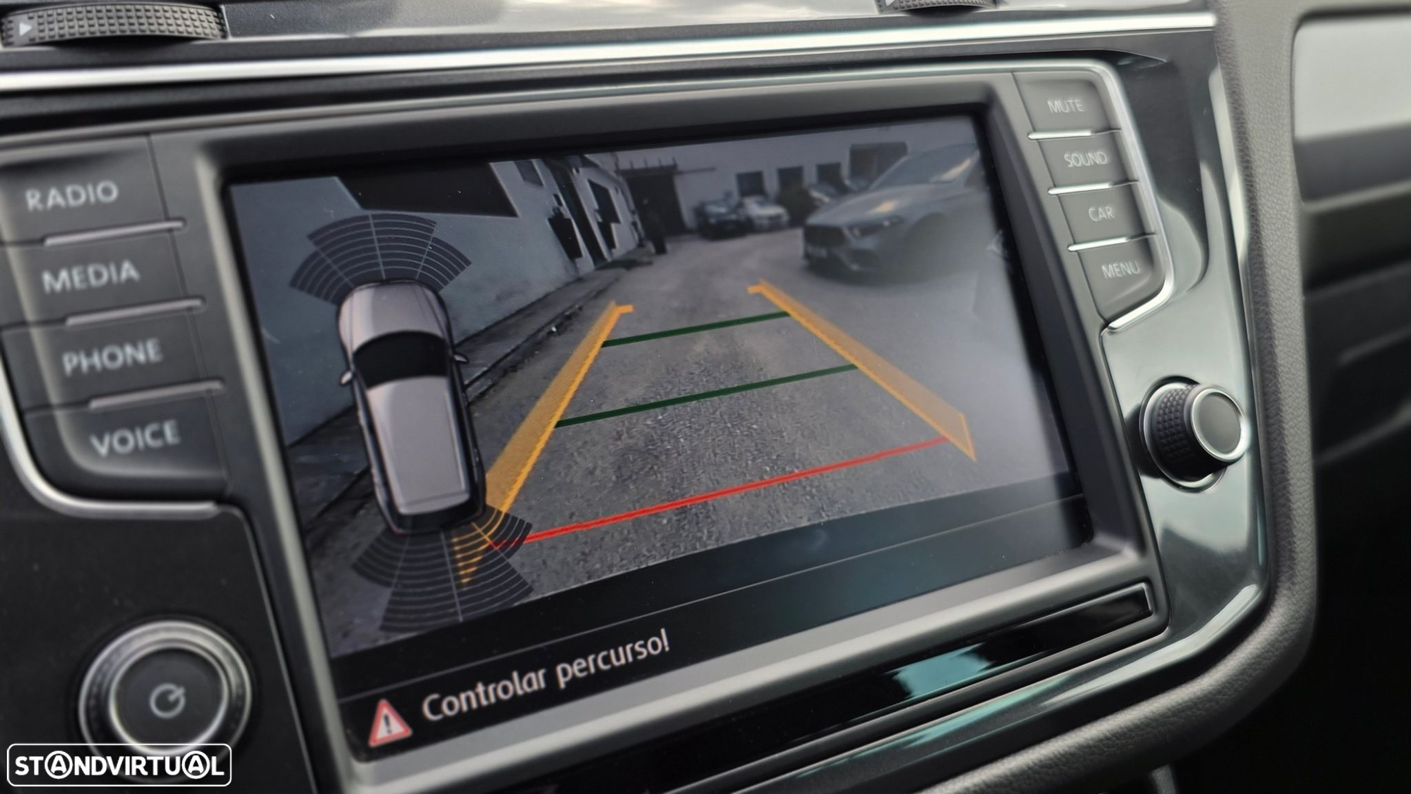 VW Tiguan 2.0 TDI R-Line - 28