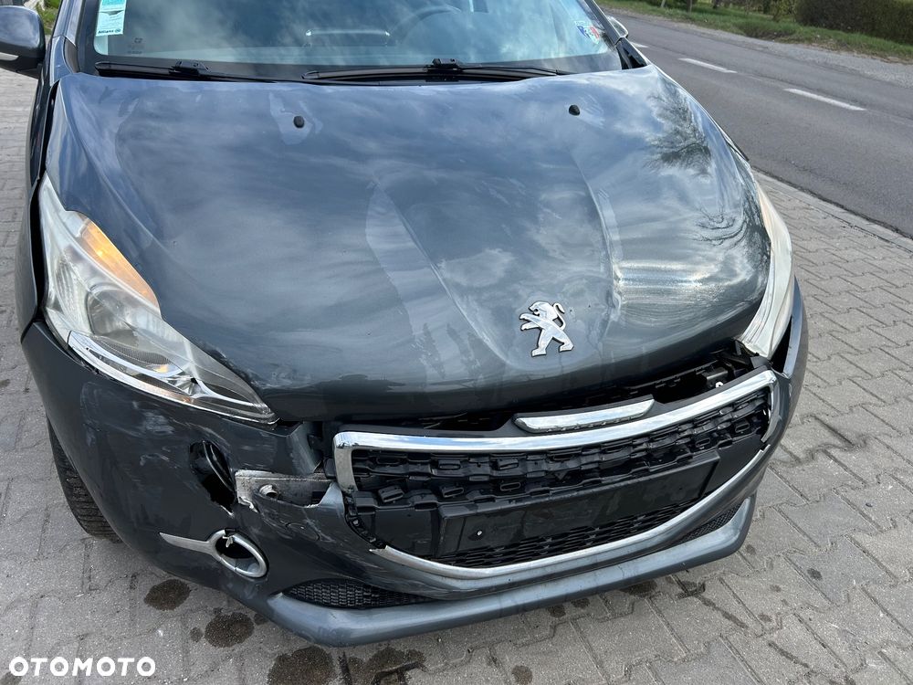 Peugeot 208 - 5
