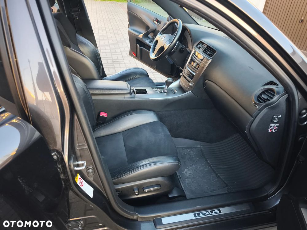 Lexus IS 250 F Sport - 28