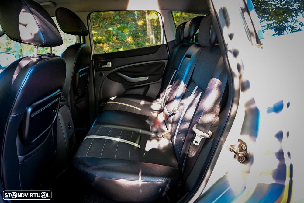 Ford Kuga 2.0 TDCi Titanium - 34
