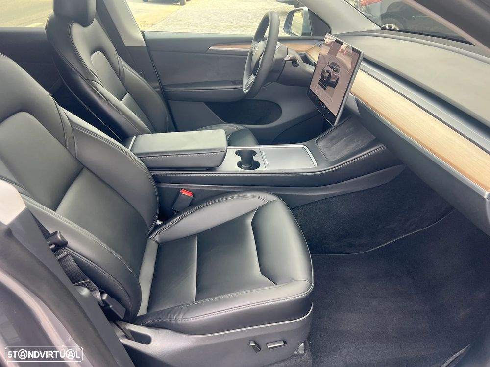 Tesla Model Y Performance Dual Motor AWD - 14