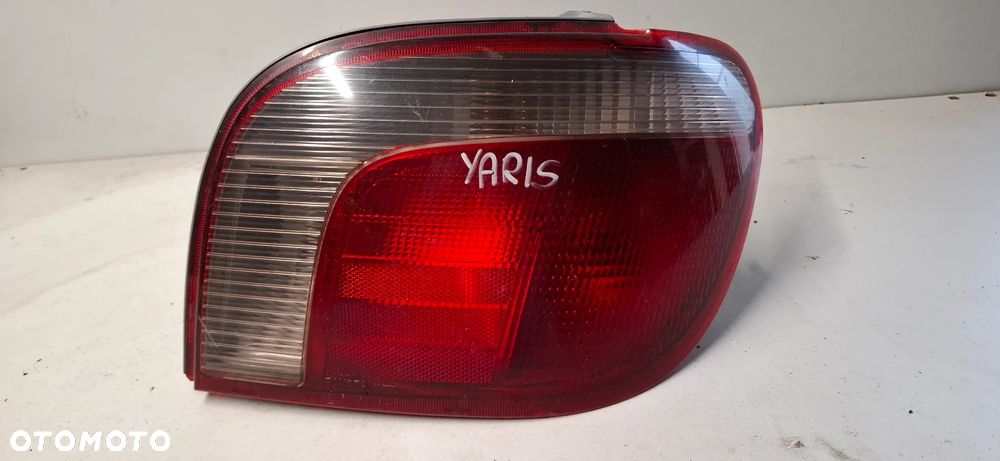 TOYOTA YARIS 1 I 99- lampa prawa tylna tył prawy