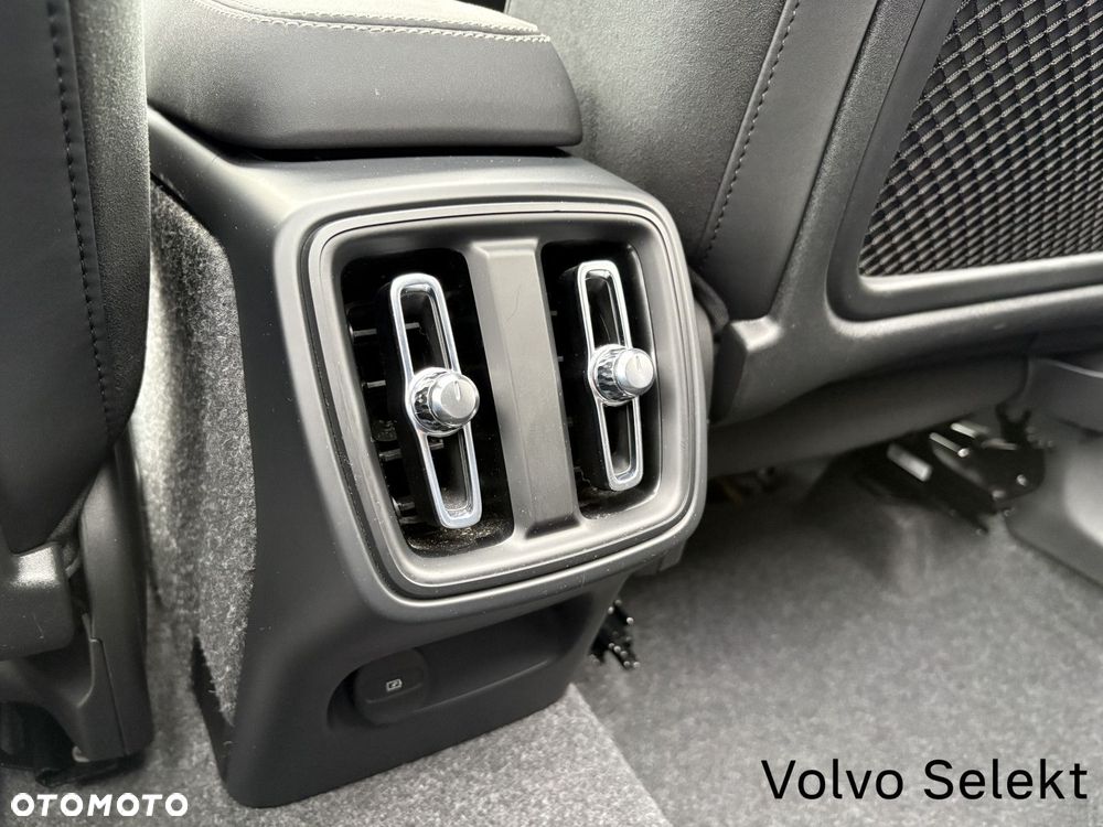 Volvo XC 40 - 25