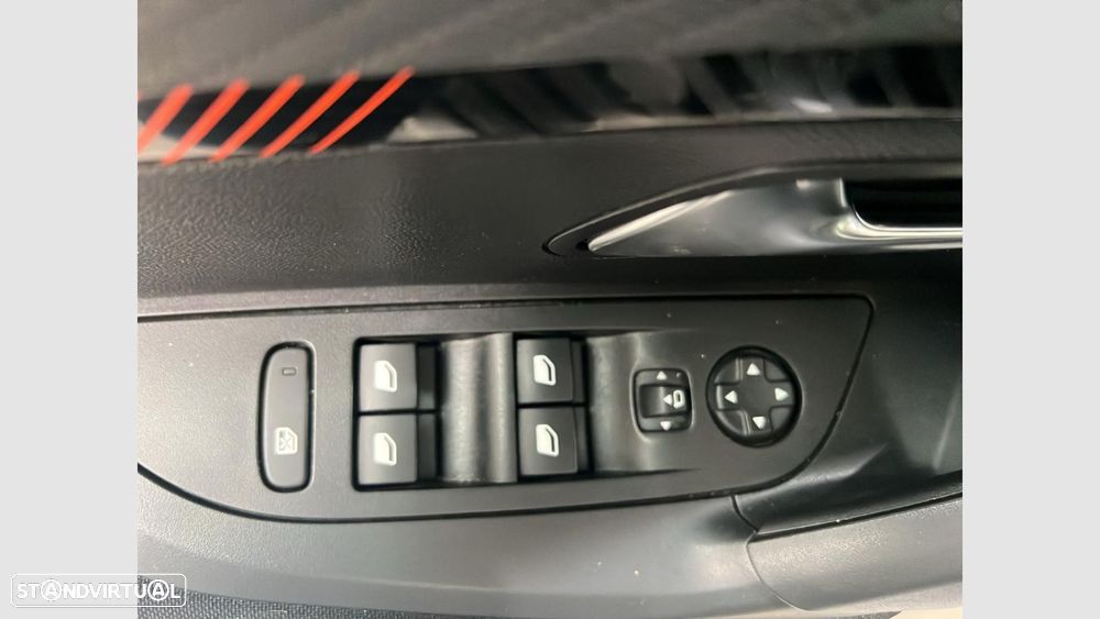 Peugeot 2008 1.2 PureTech Active Pack - 12