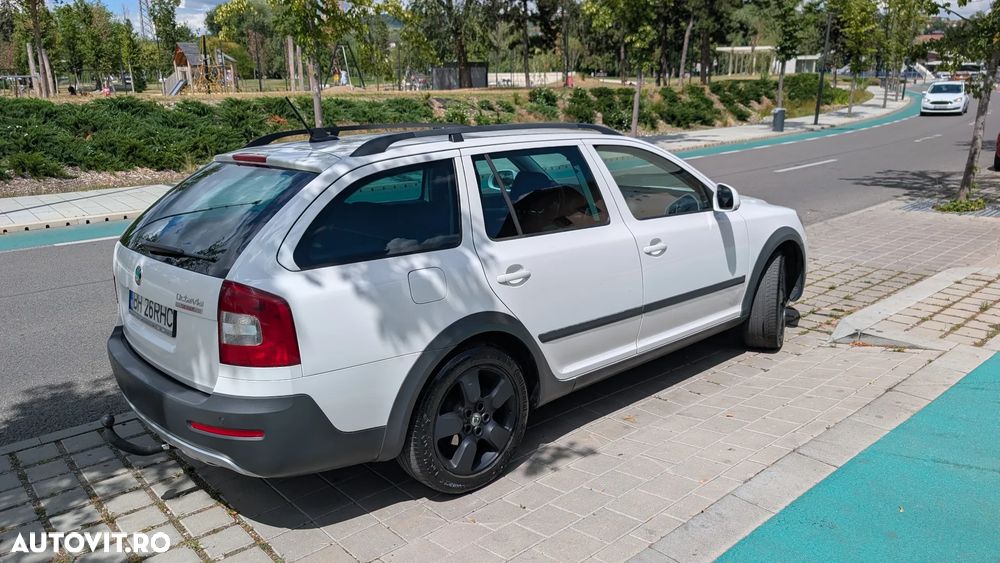 Skoda Octavia 2.0 TDI DPF 4x4 DSG Scout - 3