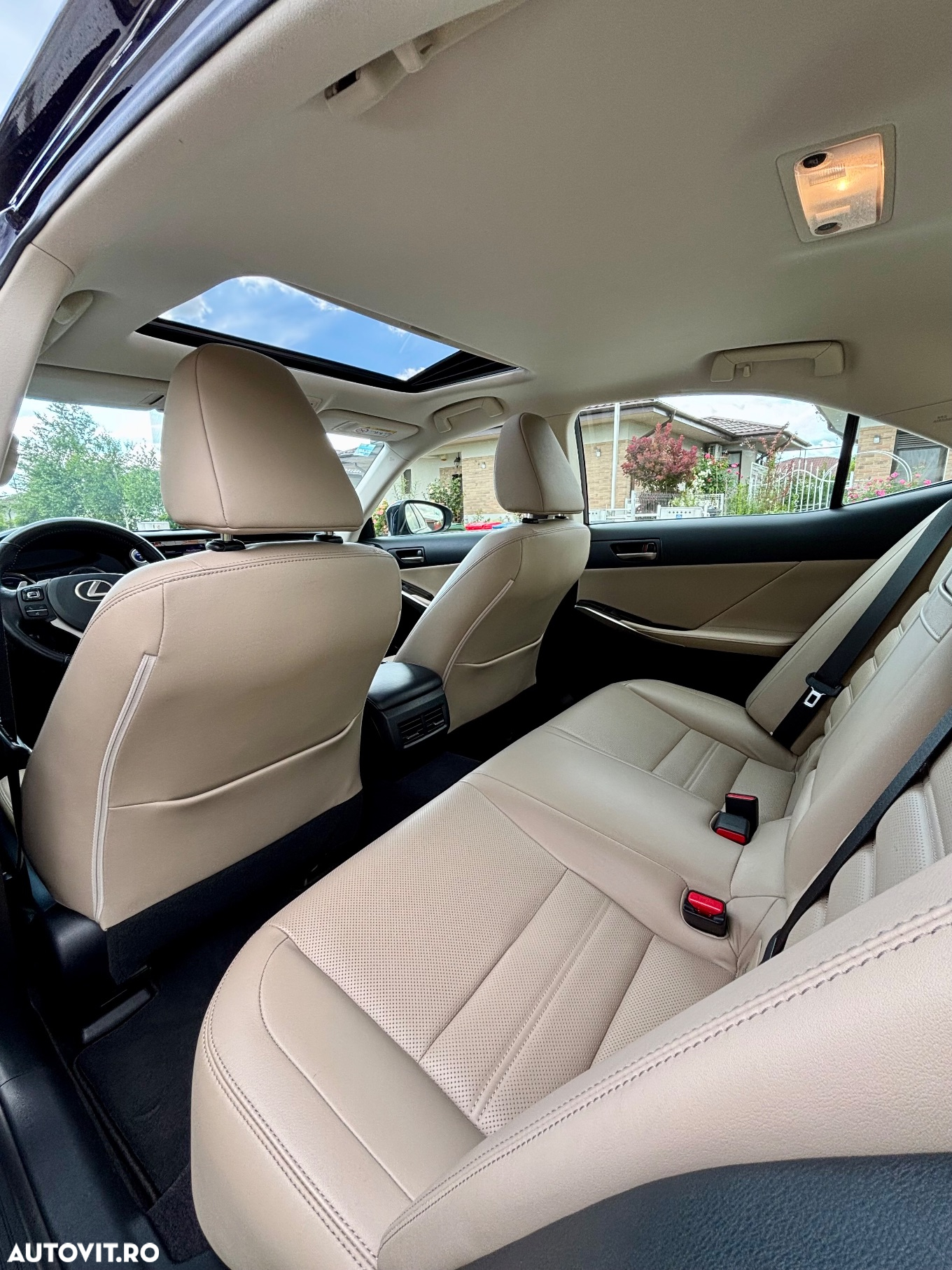 Lexus Seria IS 300h Aut. Luxury - 9