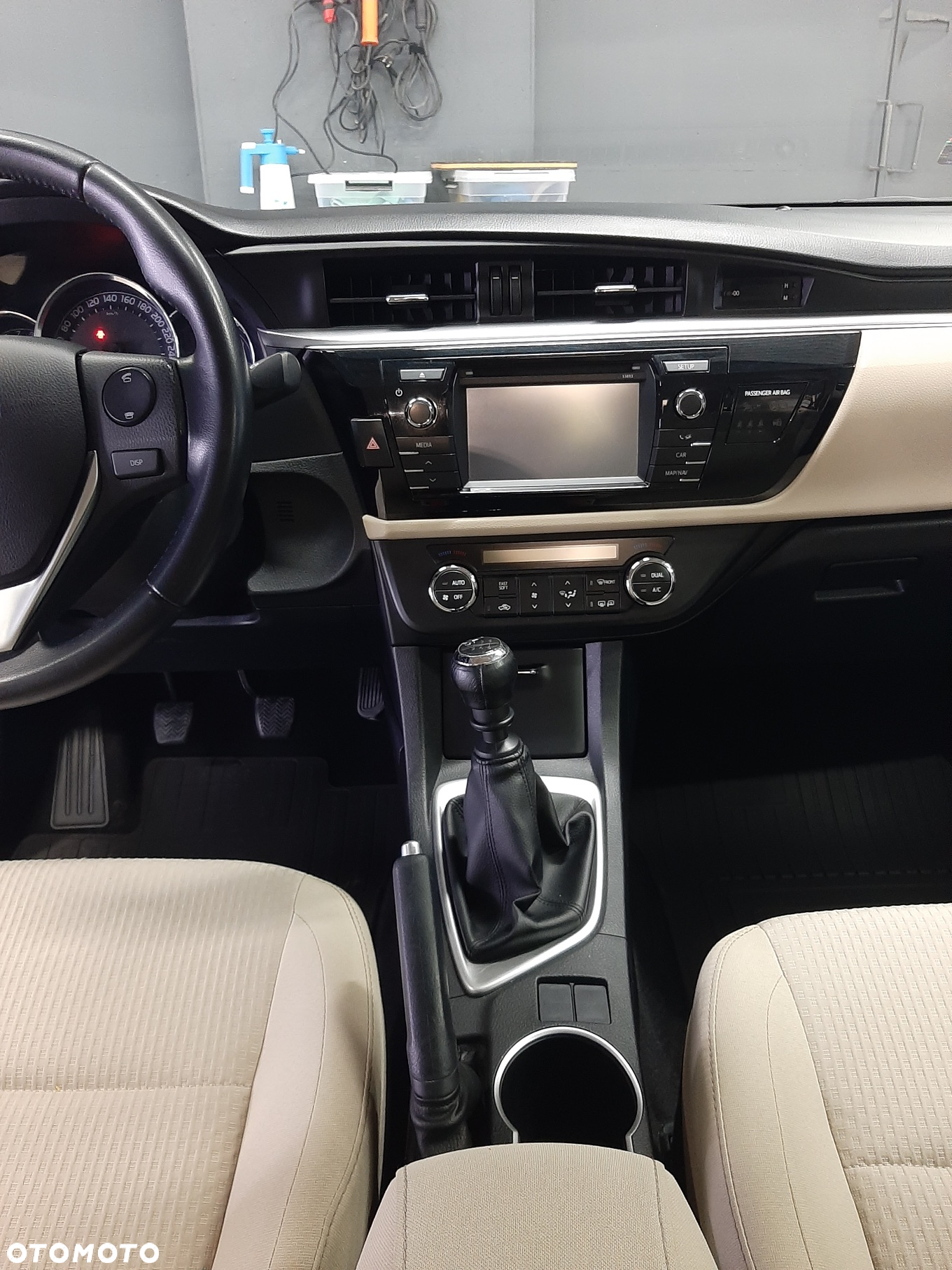 Toyota Corolla 1.6 Premium - 18