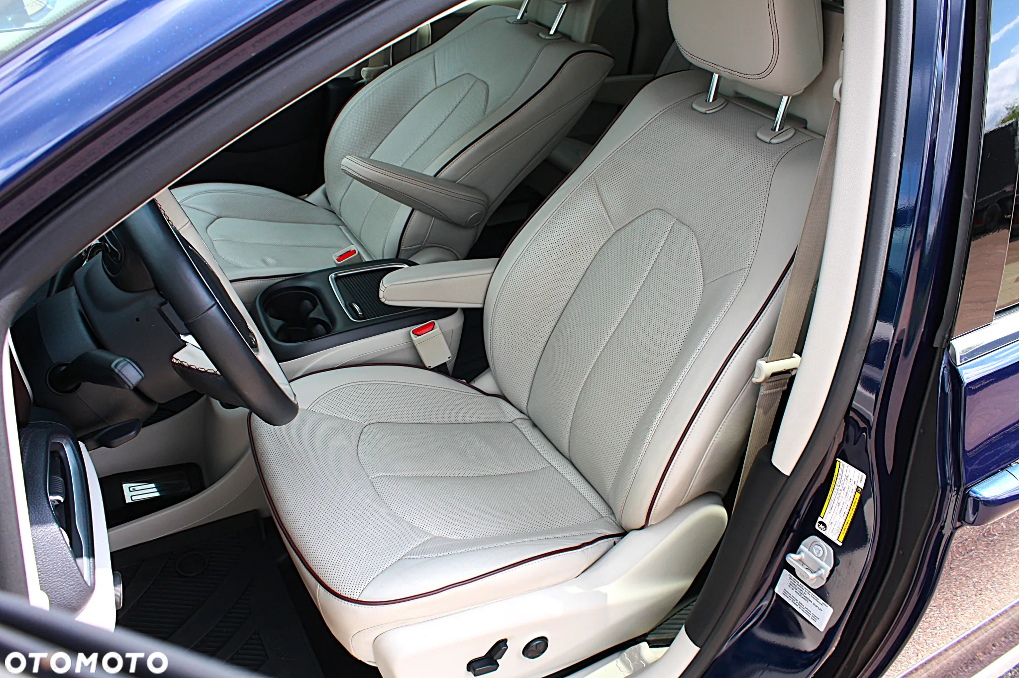 Chrysler Pacifica - 11