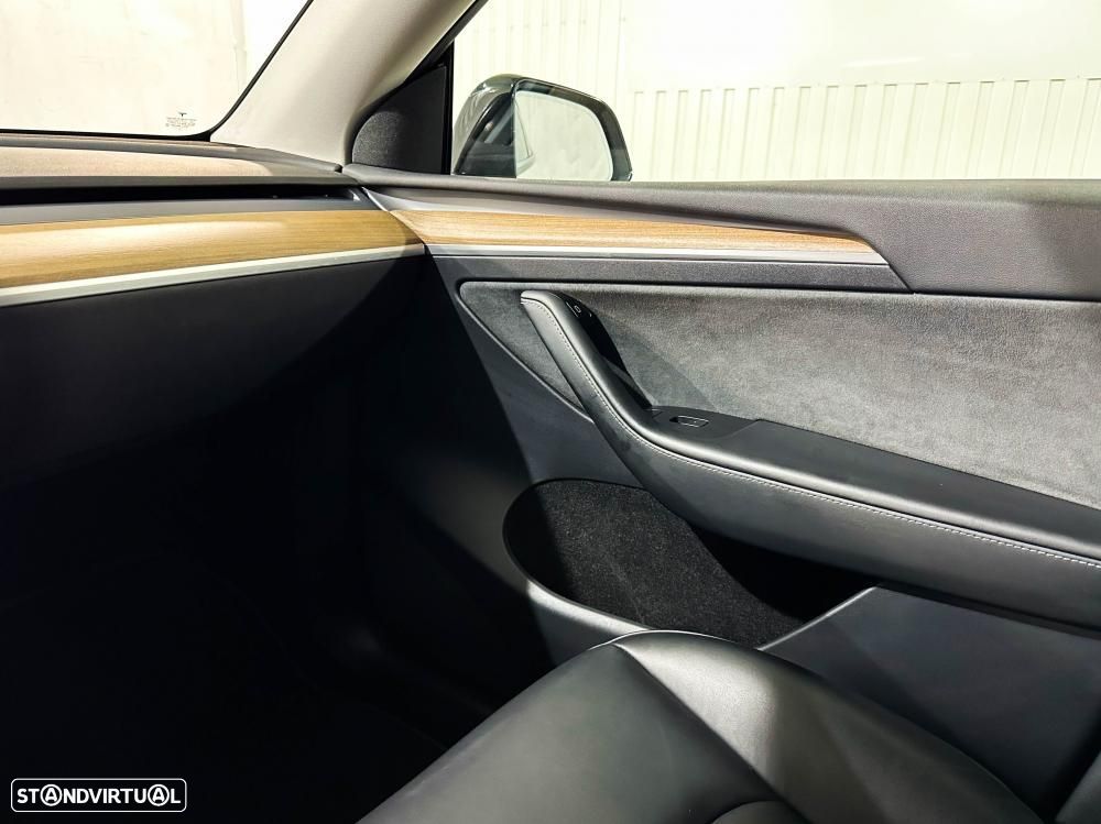 Tesla Model Y Long Range Dual Motor AWD - 49