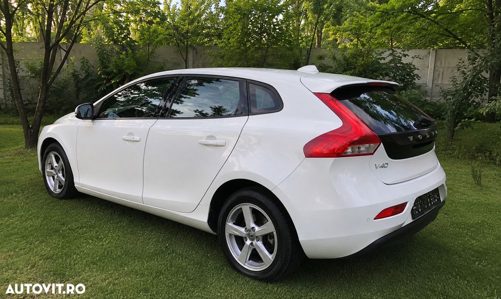 Volvo V40 D2 Momentum - 1