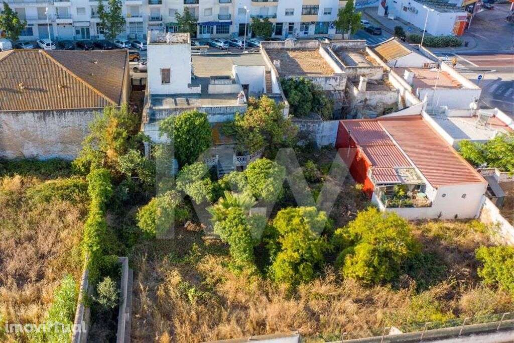 Moradia Centenária / 1200m2 Urbano com PIP Aprovado para Construção - Grande imagem: 3/30