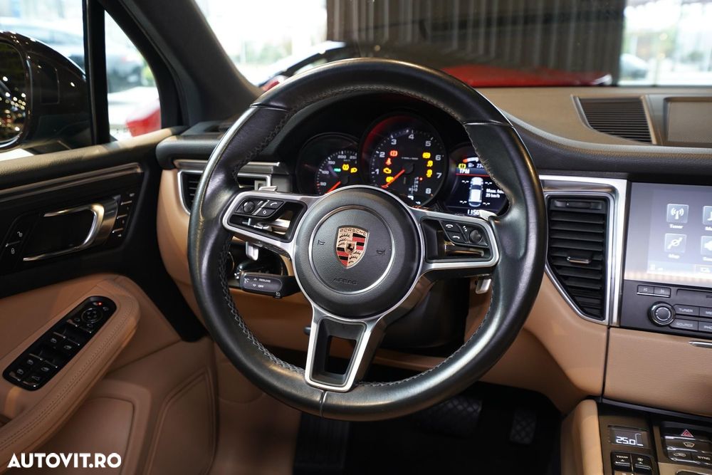 Porsche Macan - 25
