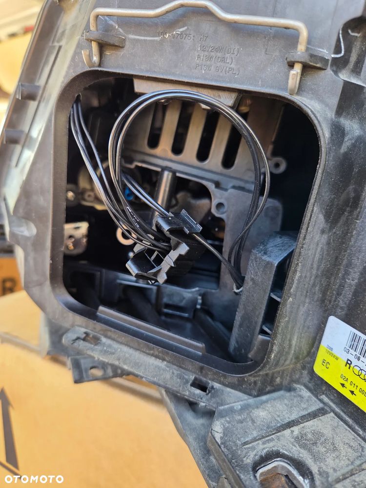 Lampa prawa przód przednia Audi Q5 Q-5 I Xenon 8R0941004AF 2008-2012 Reflektor prawy przód przedni Audi Q5 I 8R Xenon - 13