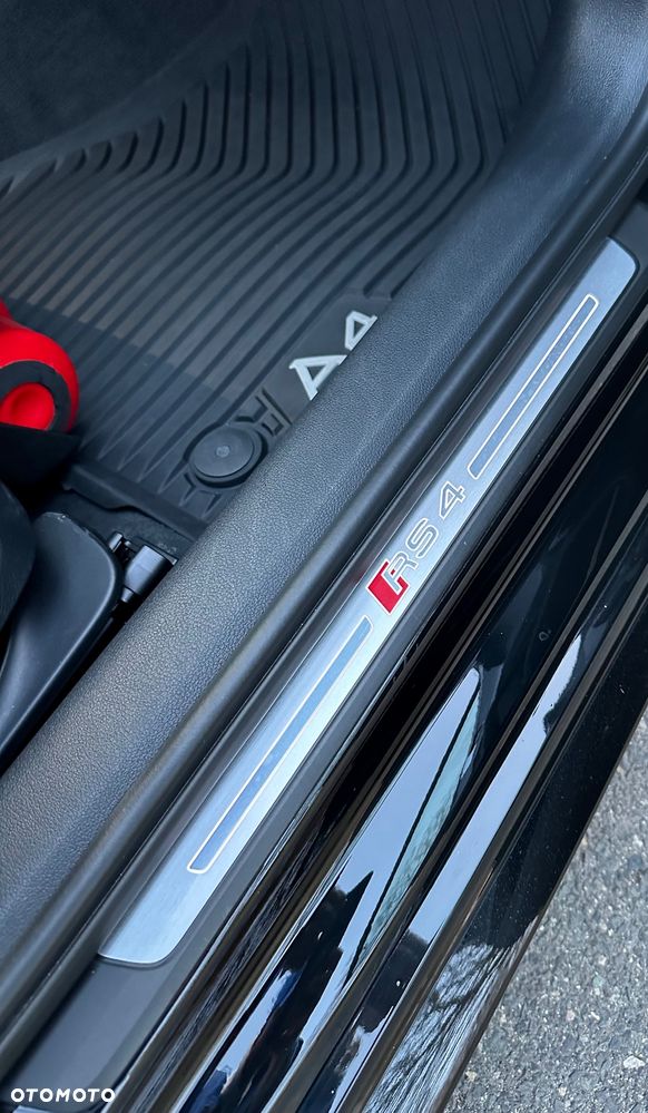 Audi RS4 Limousine - 6