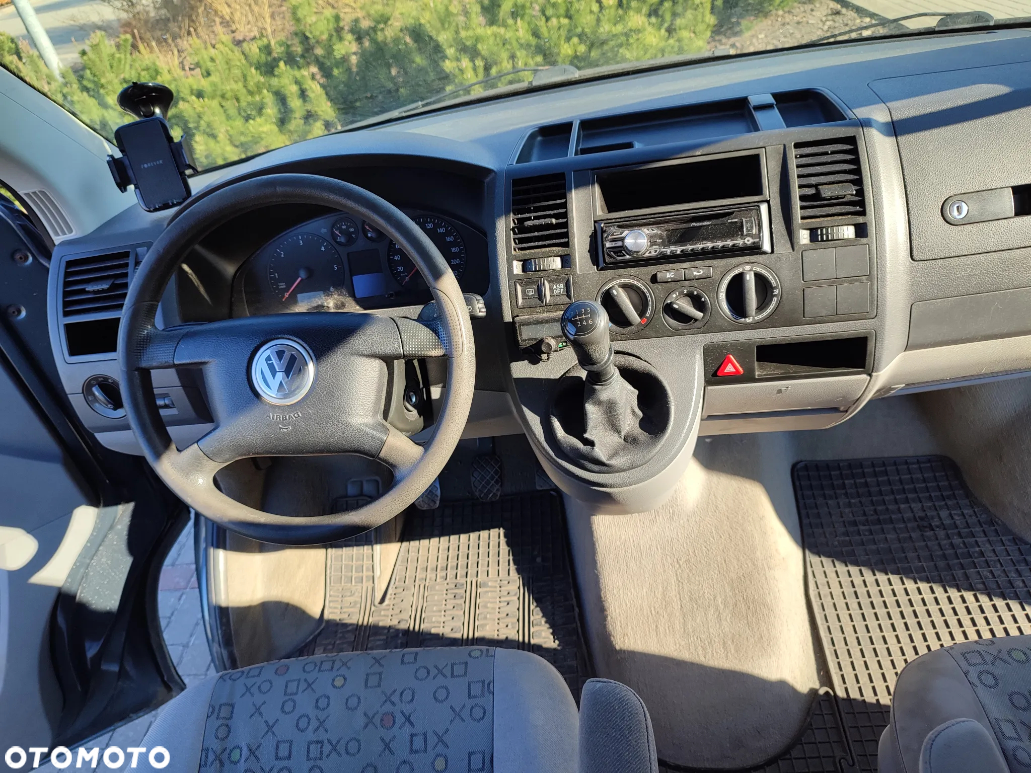 Volkswagen T5 Long L2H1 2.5TDI Klima, Alu, Skrzydełka, Podłokietniki, Po pełnym serwisie - 36