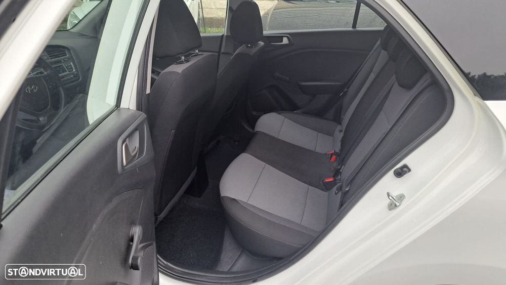 Hyundai i20 1.1 CRDi Access+Bluetooth - 27