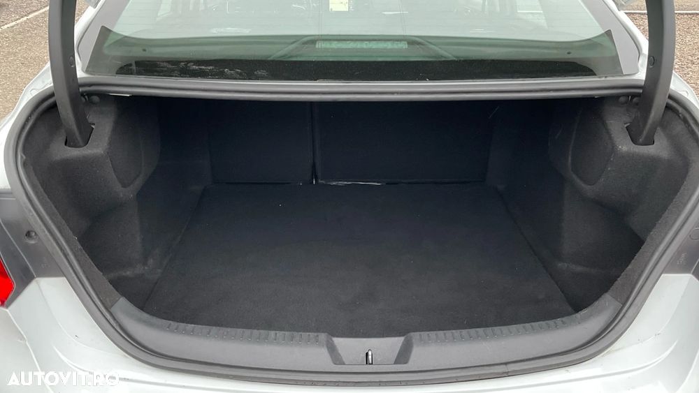 Renault Megane TCE 140 EDC Techno - 27