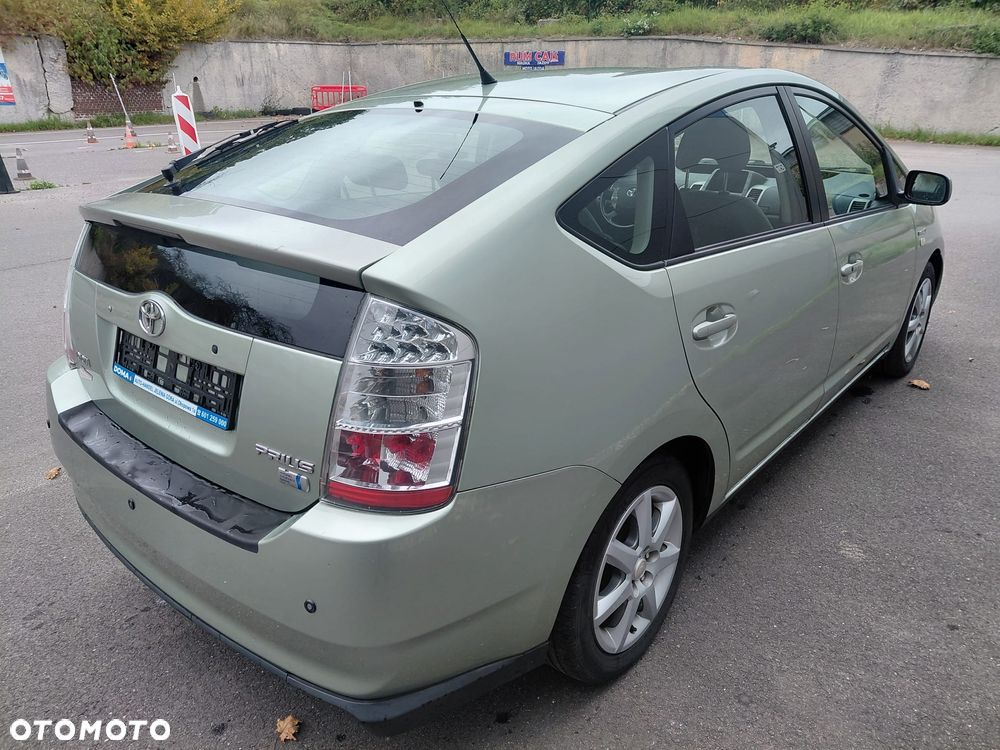 Toyota Prius 1.5 VVT-i Sol - 2
