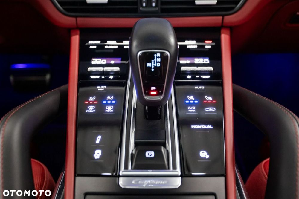 Porsche Cayenne - 34
