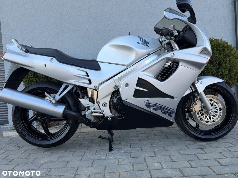 Honda VFR - 40