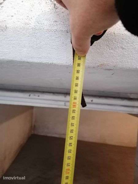garagem alugar janela e luz ao pe estaçao - Grande imagem: 5/10